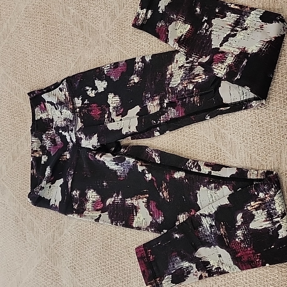Lululemon Wunder Under sz 6